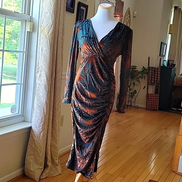 elensa Dresses & Skirts - ELENSA 😚 DRESS